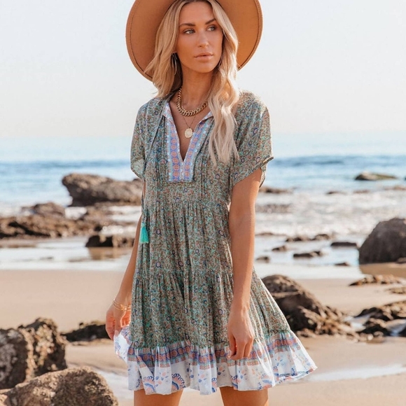Vici Dresses & Skirts - Vici Floral Mini Dress